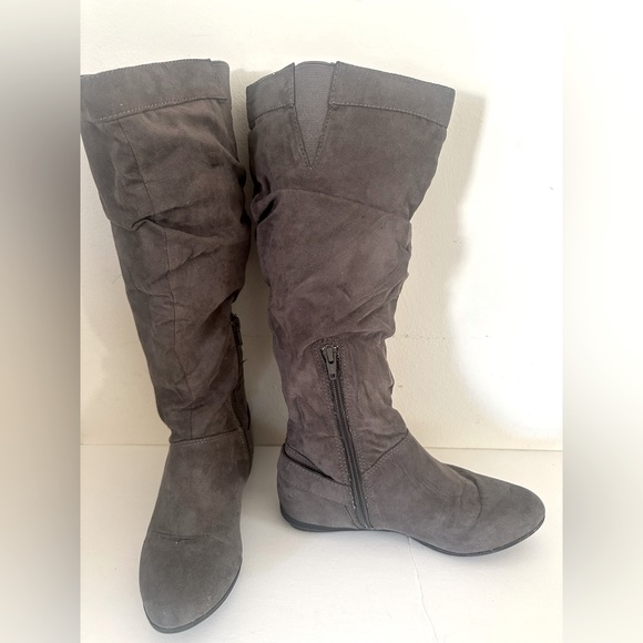 Spring below knee boots - Picture 2 of 4